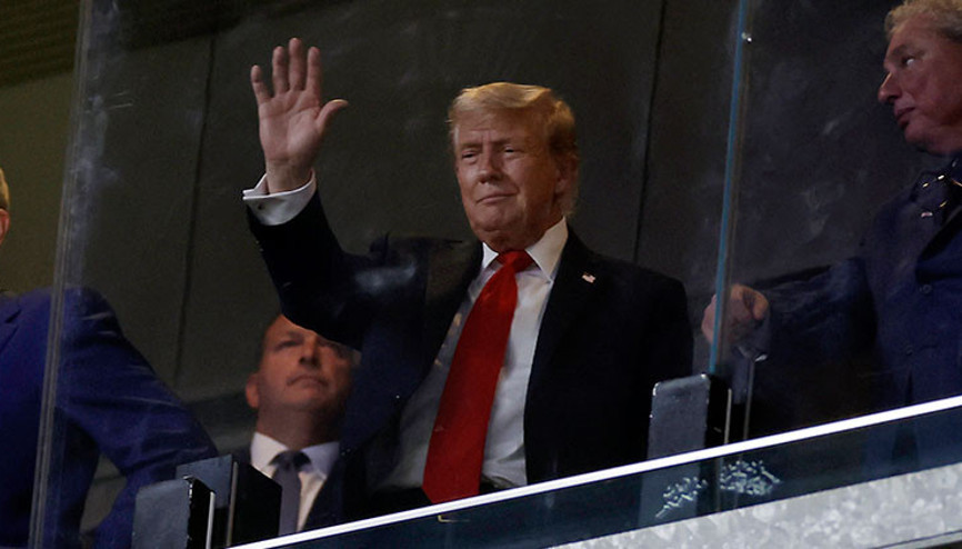 Trumpa şok: Kurşungeçirmez cam arkasında yuhalandı