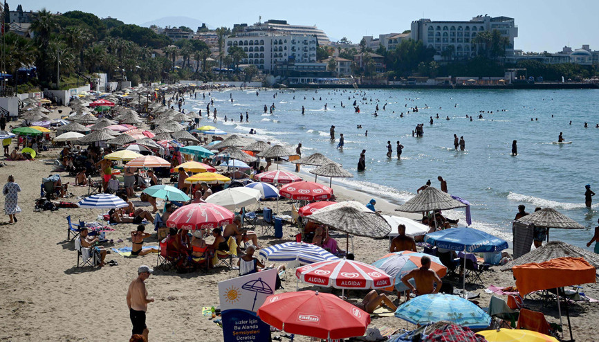 Kuşadasında sarı yaz hareketliliği; otellerdeki doluluk oranı yüzde 80lere ulaştı