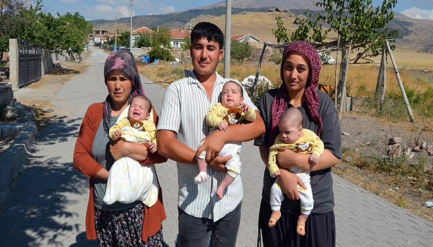 Üçüz babası oldu işi bırakmak zorunda kaldı Aksaray Valisine yardım çağrısı: Sürekli kucakta gezdiriyoruz