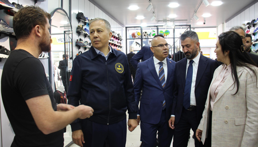 Bakan Yerlikaya: Demokrasi sokakta değil, sandıkta güçlenir Bakan Yerlikaya: Demokrasi sokakta değil, sandıkta güçlenir