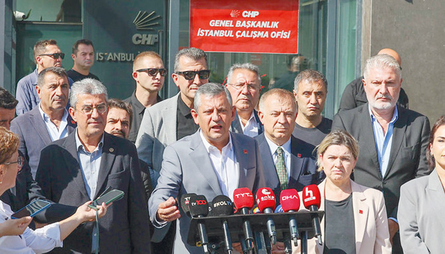 Özel’den Tekin ve ekibine tepki: 30 meczubun ofisimde işi ne Özel’den Tekin ve ekibine tepki: 30 meczubun ofisimde işi ne