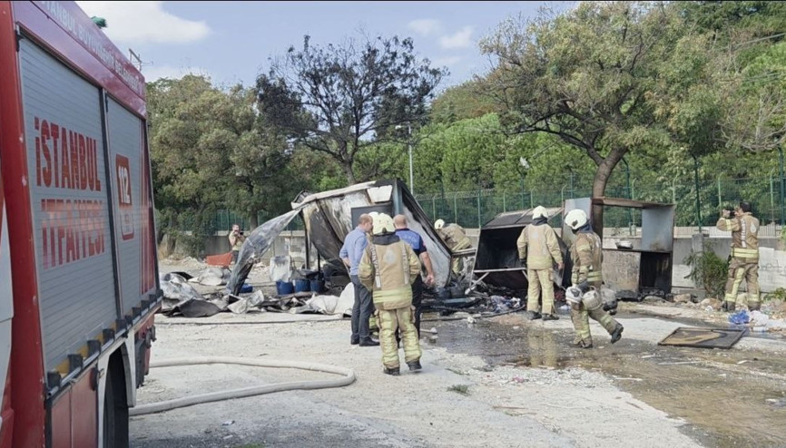 İstanbuol - Bakırköydeki Sosyete Pazarının çay ocağında yangın
