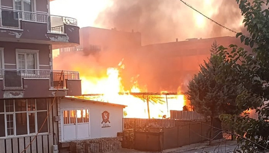 Konyada yürekler ağza geldi: Silah fabrikasındaki yangın kontrol altına alındı