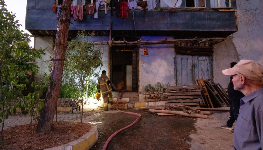 Tandırda başlayan yangın büyümeden söndürüldü