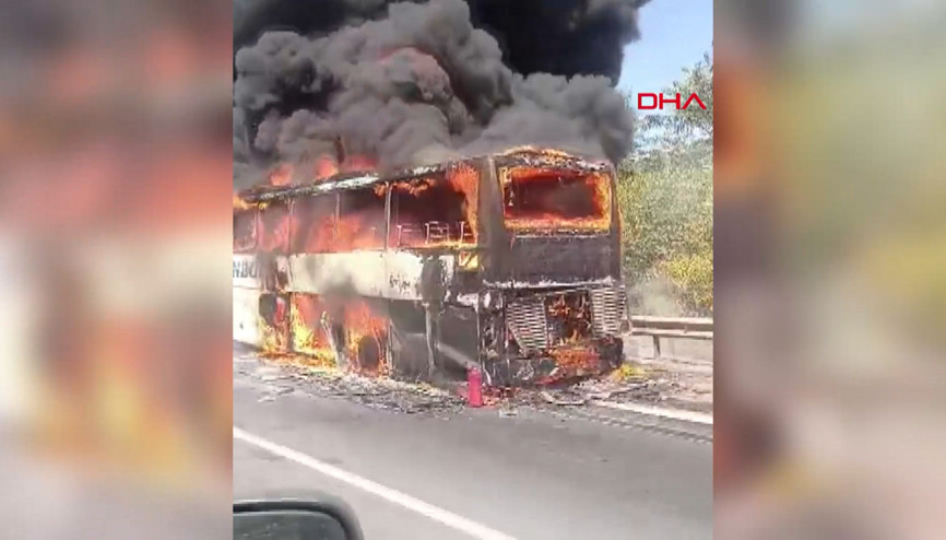 Otoyolda yolcu otobüsü alev alev yandı