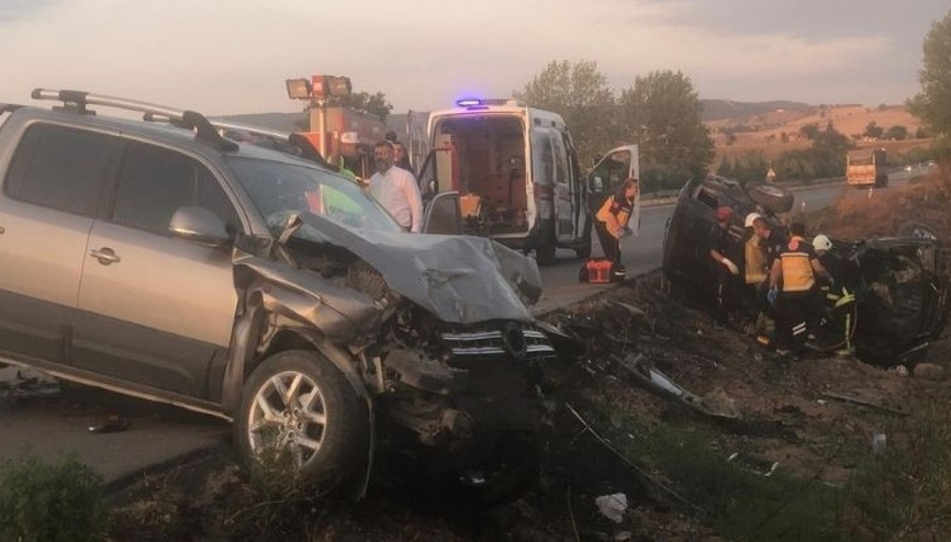 Feci kaza Eski belediye başkanı öldü, eşi yaralandı