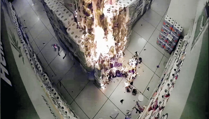 Daha 10 yaşında... Markette faciaya yol açıyordu