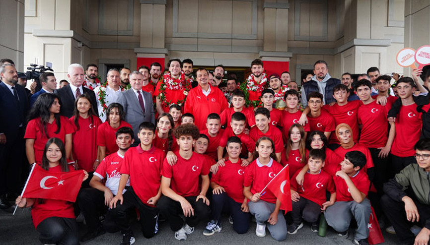 12 Dev Adamın Avrupa ikinciliği geniş yankı uyandırdı: Türkiye defalarca kaçtı, altını Almanya kazandı