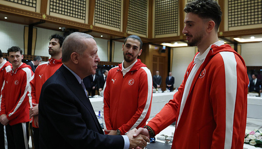 Cumhurbaşkanı Erdoğan, A Milli Basketbol Takımını kabul etti
