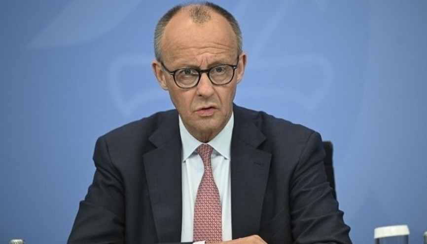 Almanya Başbakanı sinagog açılışında Yahudi soykırımını anarken ağladı