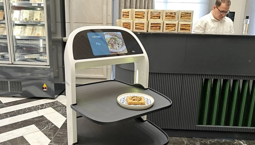 Kayserinin lezzetlerini sofralara robot taşıyor