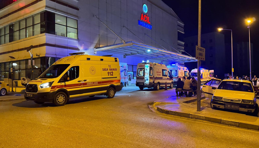 Kastamonuda 2 otomobil ile 1 kamyon çarpıştı: 5 yaralı