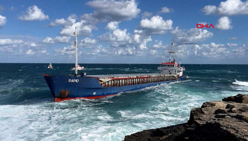 Kocaelide kuru yük gemisi karaya oturdu