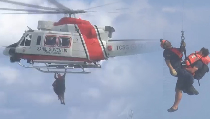 Kocaelide denizde nefes kesen operasyon: Gemideki mürettebat böyle kurtarıldı