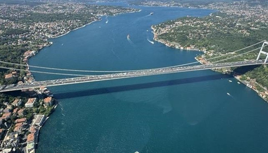 İstanbul Boğazında gemi trafiği çift yönlü askıya alındı