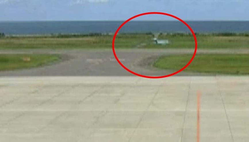 Havalimanında panik: Askeri uçak pistten çıktı