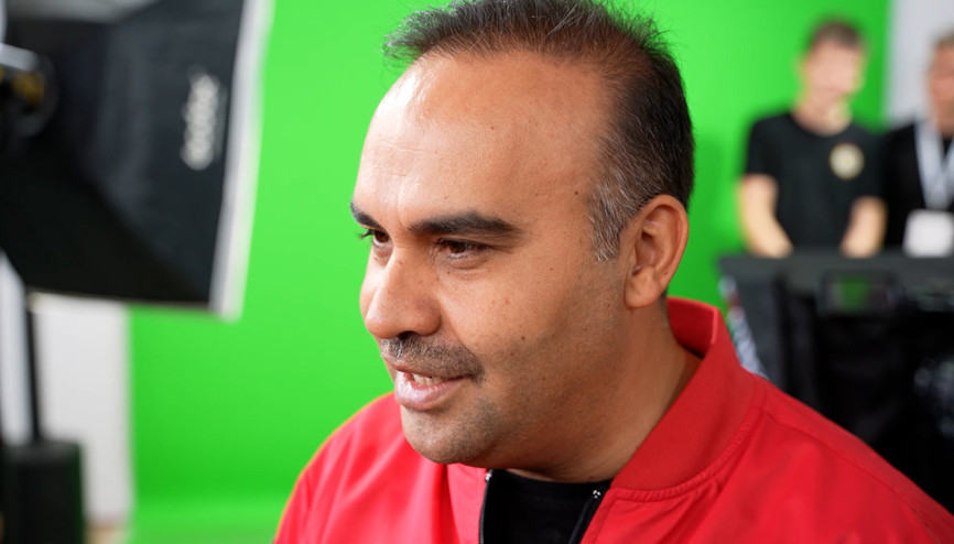 Bakan Kacır, Demirören Medya standını ziyaret etti