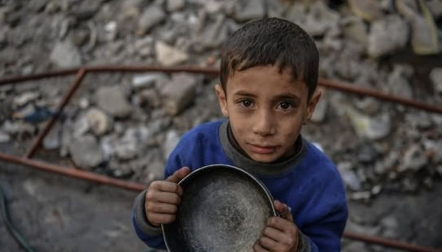 Gazzede bir çocuk daha açlıktan öldü