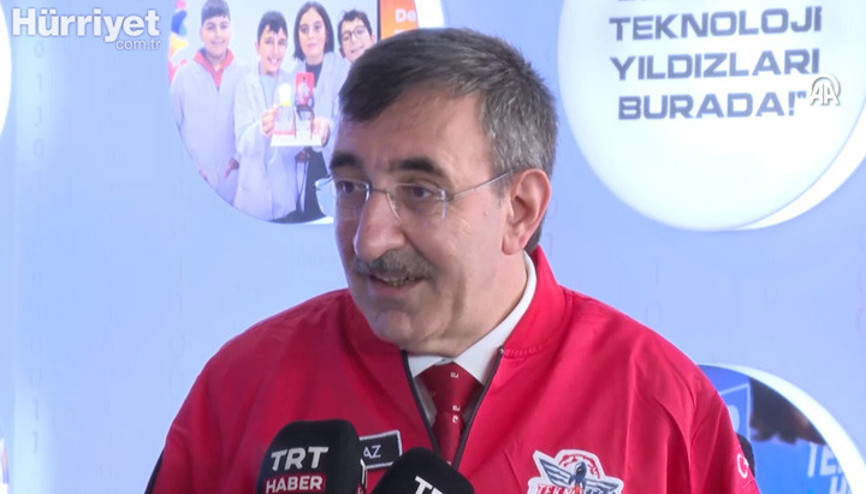 Cumhurbaşkanı Yardımcısı Yılmaz, TEKNOFESTi ziyaret etti