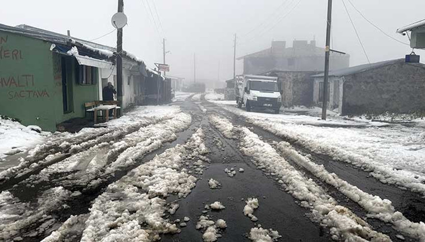 Ardahan ile Karsın yüksek kesimlerine kar yağdı