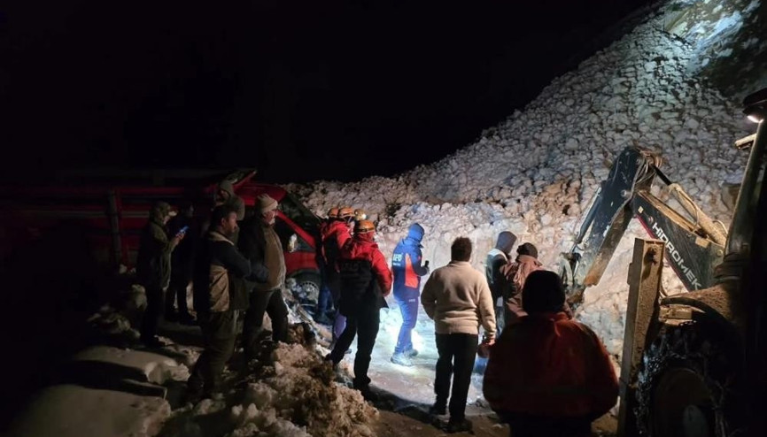 Rizede çığ nedeniyle mahsur kalan 15 kişi kurtarıldı