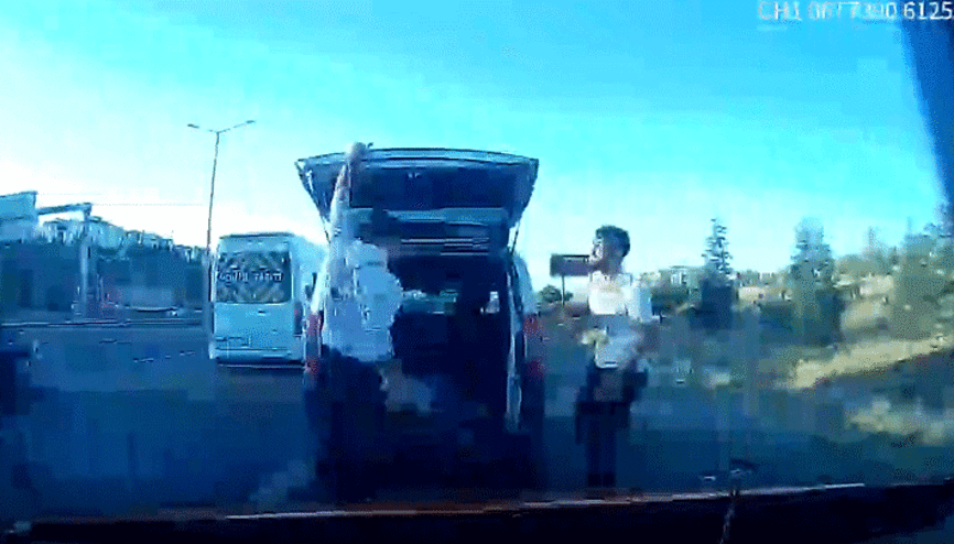 Yol verme tartışmasında taksiciyi darbetmişlerdi 4 şüpheli yeniden gözaltına alındı