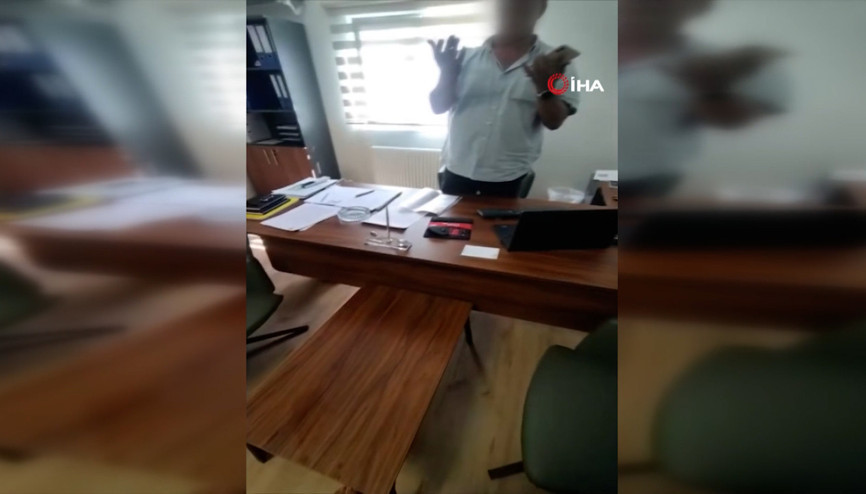İşten çıkarılan kadın, şantiye şefinin üzerine kaynar su döktü O anlar kamerada