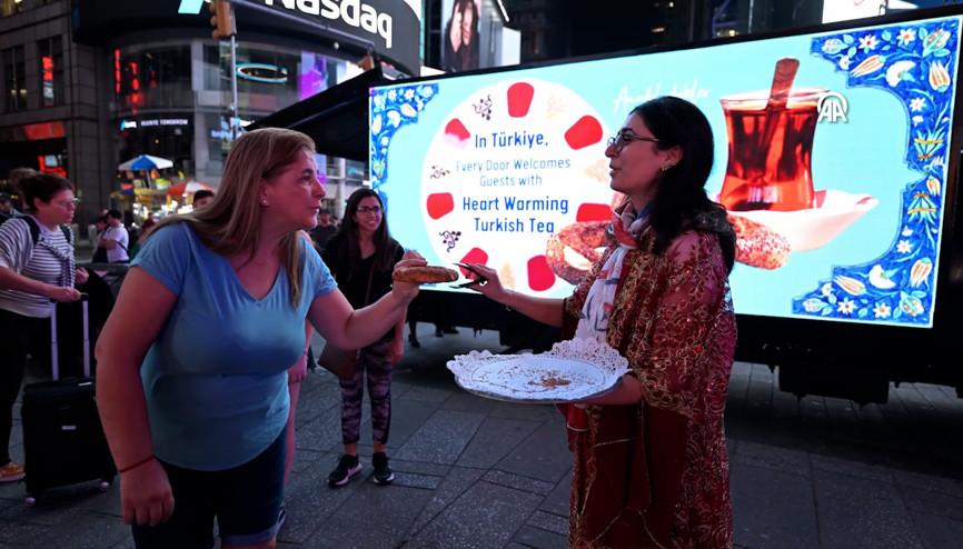 Türk simidi ve çayı, Anadoludakiler projesiyle Times Meydanına taşındı