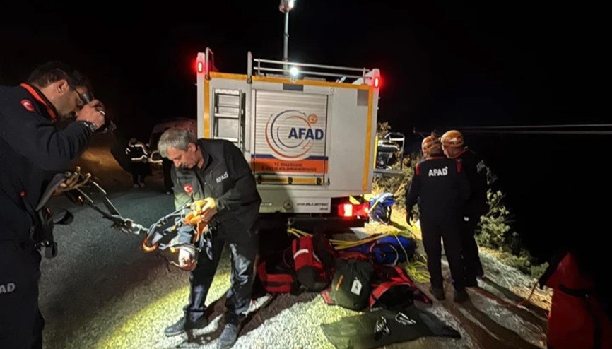 Sivasta otomobil uçuruma yuvarlandı: 4 ölü