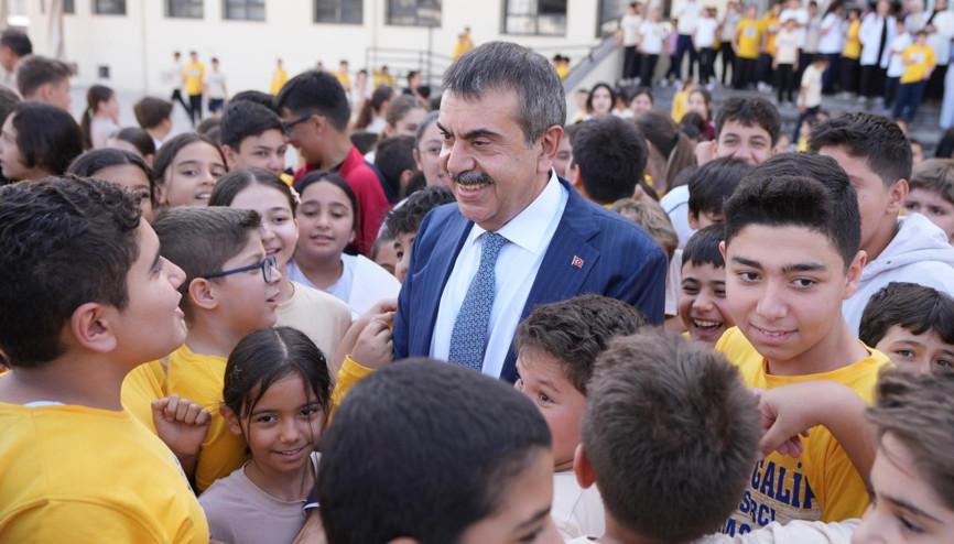 Bakan Tekin’den sürpriz okul ziyareti Bakan Tekin’den sürpriz okul ziyareti