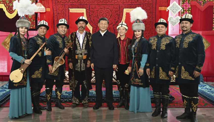 Çin lideri Şi tarihe geçti: Sincan Uygur Özerk Bölgesinin kuruluş yıl dönümü kutlamasına katıldı