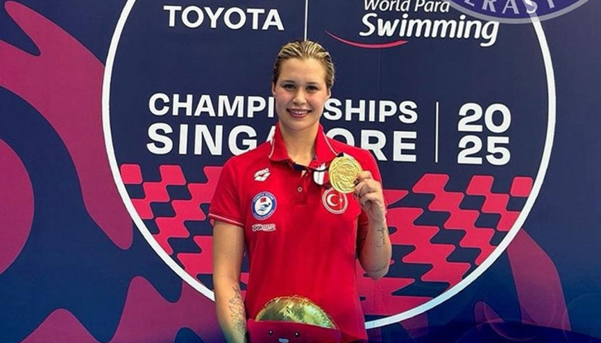 Defne Kurt kimdir, kaç yaşında, nereli Milli yüzücü Defne Kurt 4 günde 3 kez dünya şampiyonu oldu Defne Kurt kimdir, kaç yaşında, nereli Milli yüzücü Defne Kurt 4 günde 3 kez dünya şampiyonu oldu