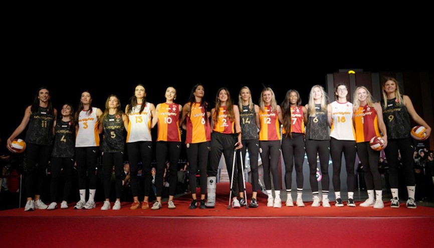 Galatasaray Adası’nda forma lansmanı gecesi