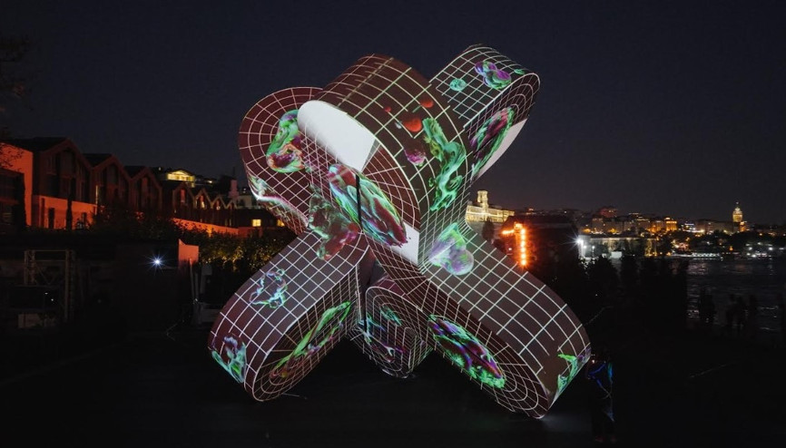 Güvenç Özel’in ‘Neuroflux’ı Contemporary Istanbul’da