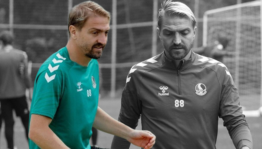 Caner Erkinin cezası belli oldu Takım arkadaşına tokat atması sonrası Sakaryaspor açıkladı