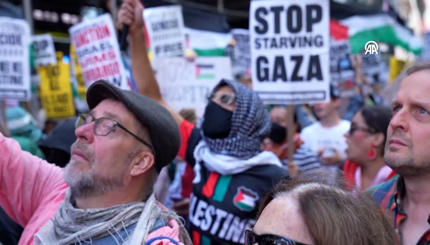 Times Meydanında Netanyahu protestosu