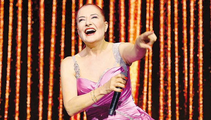 Sanat hayatının 30. yılını kutluyor