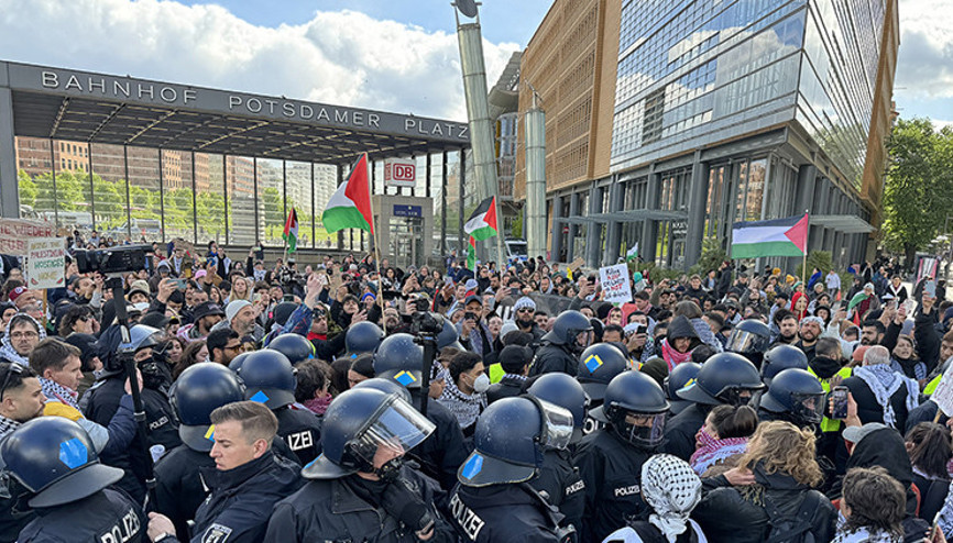 Berlin ayağa kalktı