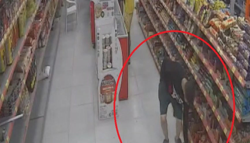 Yaptığıyla şaşırtan hırsız, 100 TLlik enerji içeceği ve bisküvi çaldı