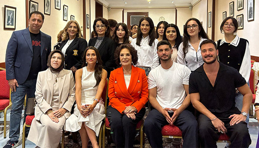 Hülya Koçyiğit Bakü’nün onur konuğu