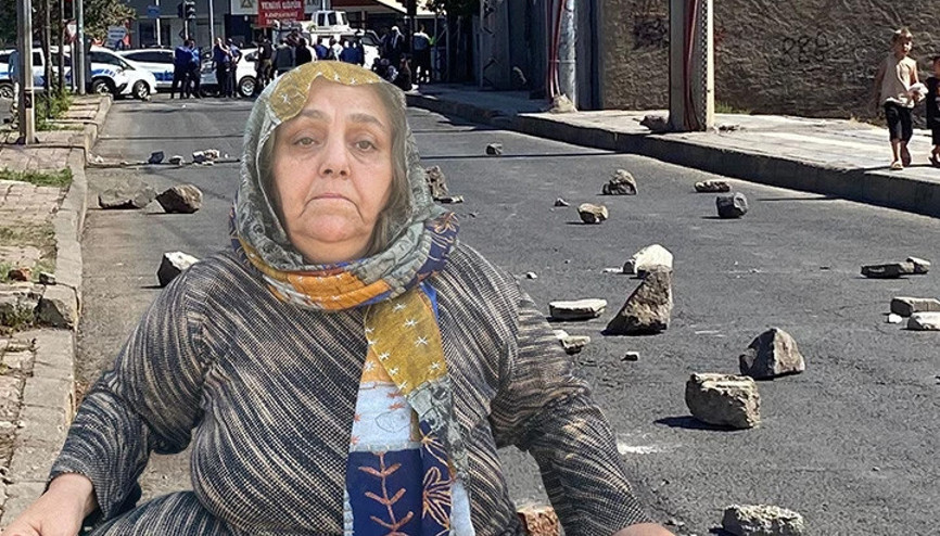 Caddeyi taş döküp kapattılar... Onlarca yıllık davada belediye ile karşı karşıya geldiler Caddeyi taş döküp kapattılar... Onlarca yıllık davada belediye ile karşı karşıya geldiler