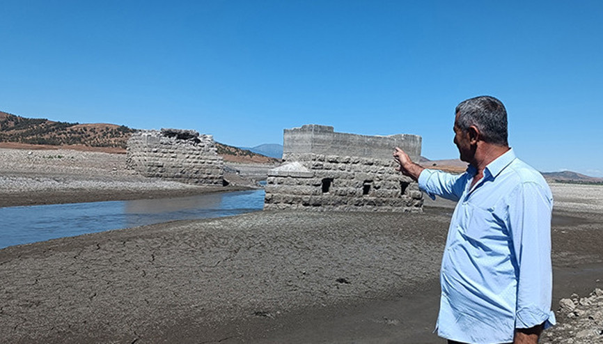 Sular çekilince saklı tarih ortaya çıktı 7 metrelik ayakları görüldü