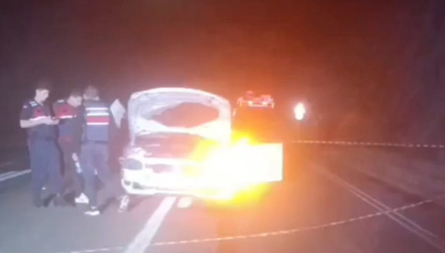 Mersin’de otomobil, arıza nedeniyle duraklayan kamyona çarptı: 1 ölü, 1 yaralı