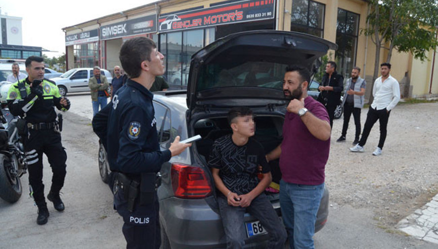 Dur ihtarına uymayan araçtan 14 yaşında çocuk çıktı