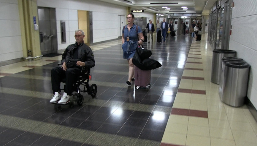 Eric Dane, Washingtonda tekerlekli sandalyede görüntülendi Eric Dane, Washingtonda tekerlekli sandalyede görüntülendi