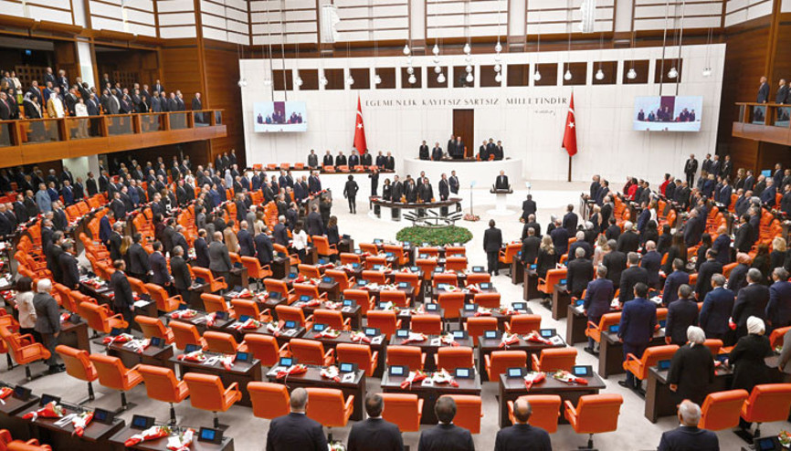 Meclis’e boykotlu açılış
