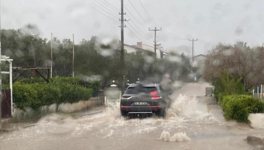 Ayvalık yağışa teslim