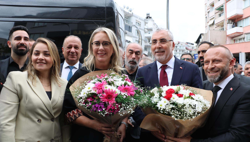 Bakan Işıkhan, İzmirde