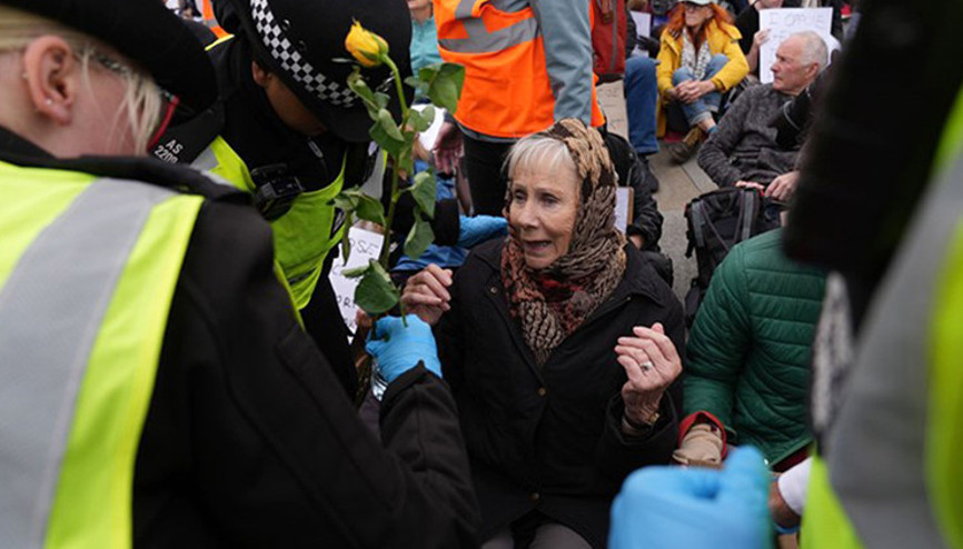 Londra’da Filistin’e destek eyleminde aralarında yaşlıların da yer aldığı yaklaşık 500 kişi gözaltına alındı