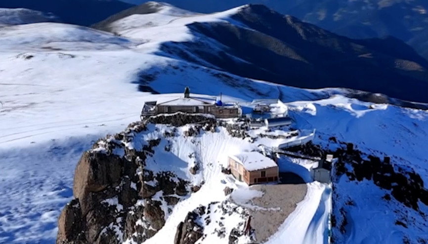 Kırklar Dağında doğa şöleni: Bir yanında kar, bir yanında sonbahar